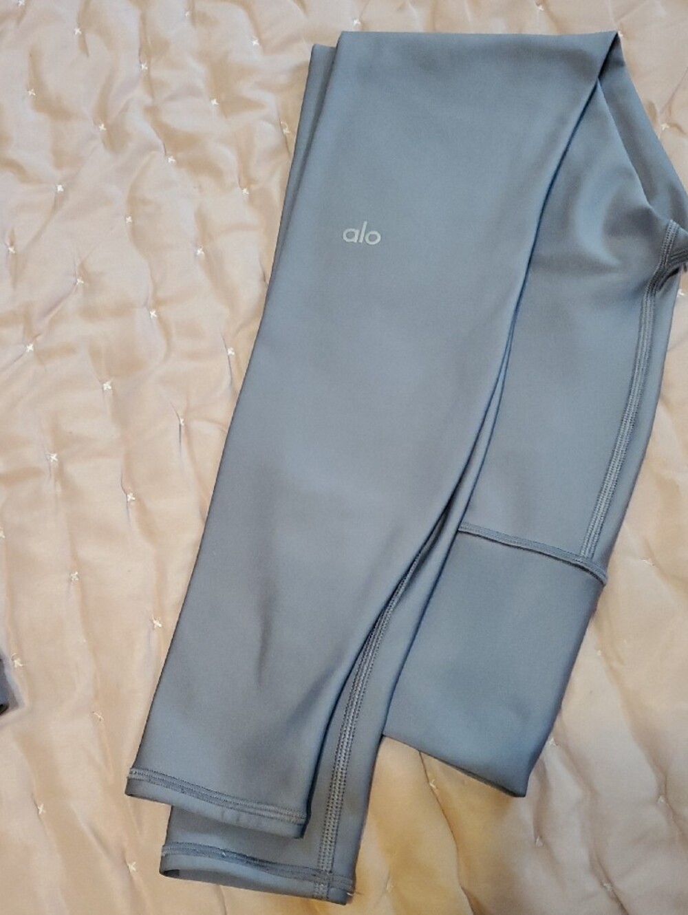ALO Yoga Airlift Slate Gray Sports Bra and Leggings Set - Picture 4 of 10